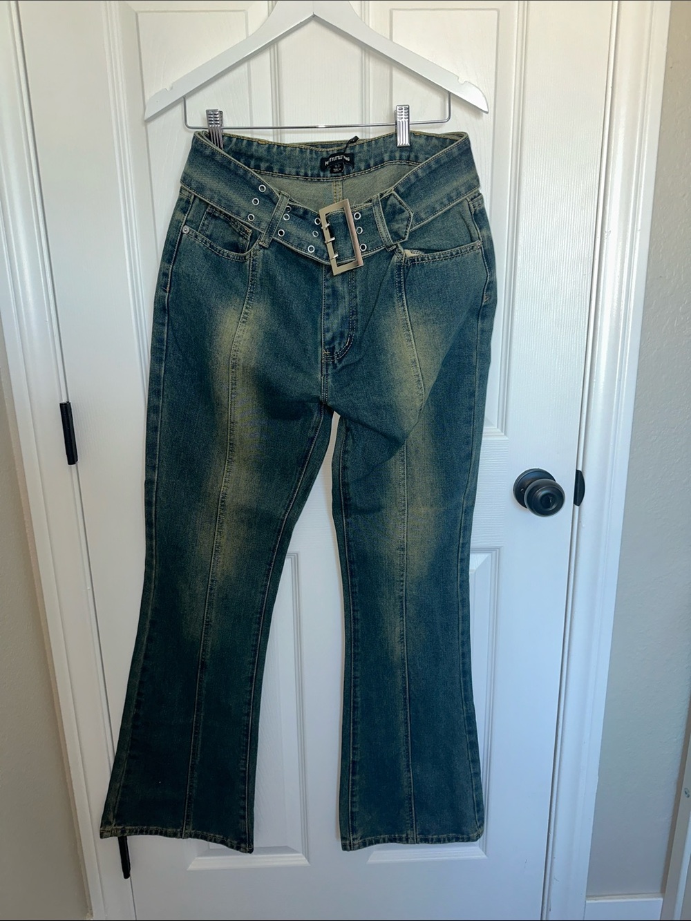 Pretty Little Thing Women’s Washed Blue Denim Jeans with Belt NWT